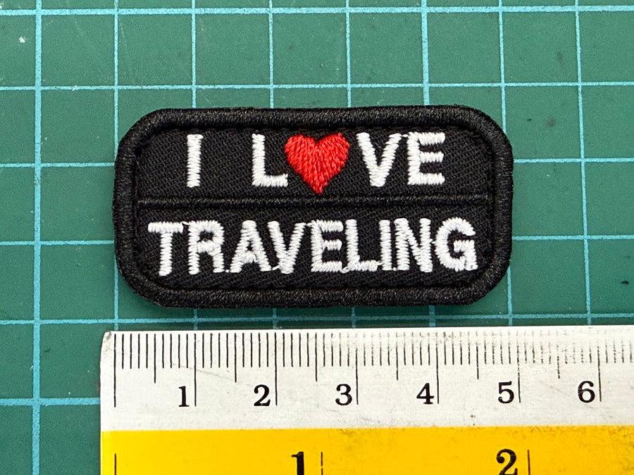 I LOVE TRAVELING VELCRO PATCH - 5 CM X 2.5 CM (BLACK)