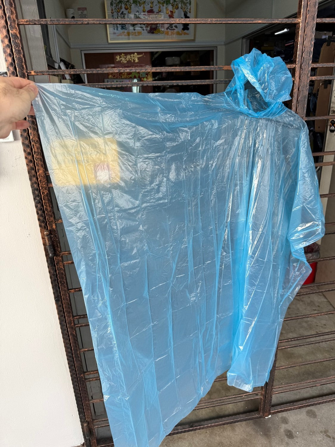 EMERGENCY PONCHO / DISPOSABLE PONCHO