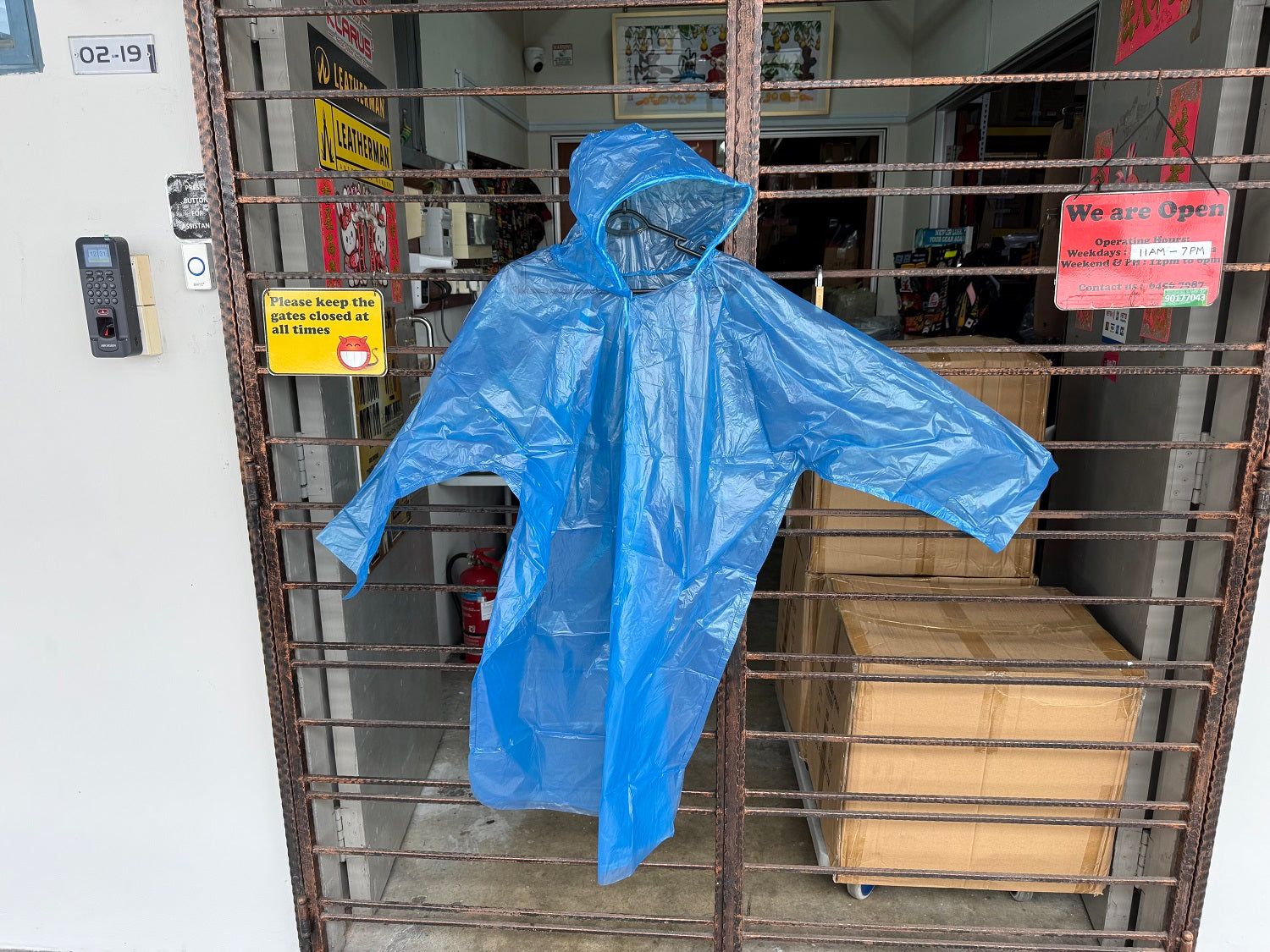 DISPOSABLE PONCHO WITH SLEEVES & DRAWSTRING HOOD