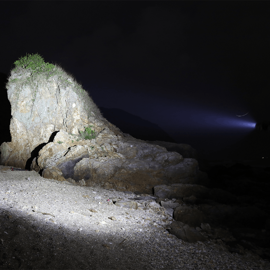 KLARUS XT1A TACTICAL EDC FLASHLIGHT - CREE XP-L HD V6 LED - 1000 LUMENS (USES 1 X 14500 (INCLUDED) OR 1 X AA)