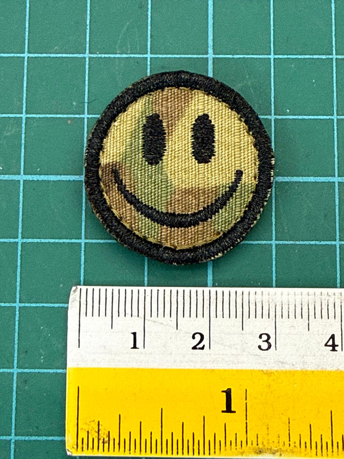 SMILEY FACE PATCH - MULTICAM, 3 CM DIAMETER