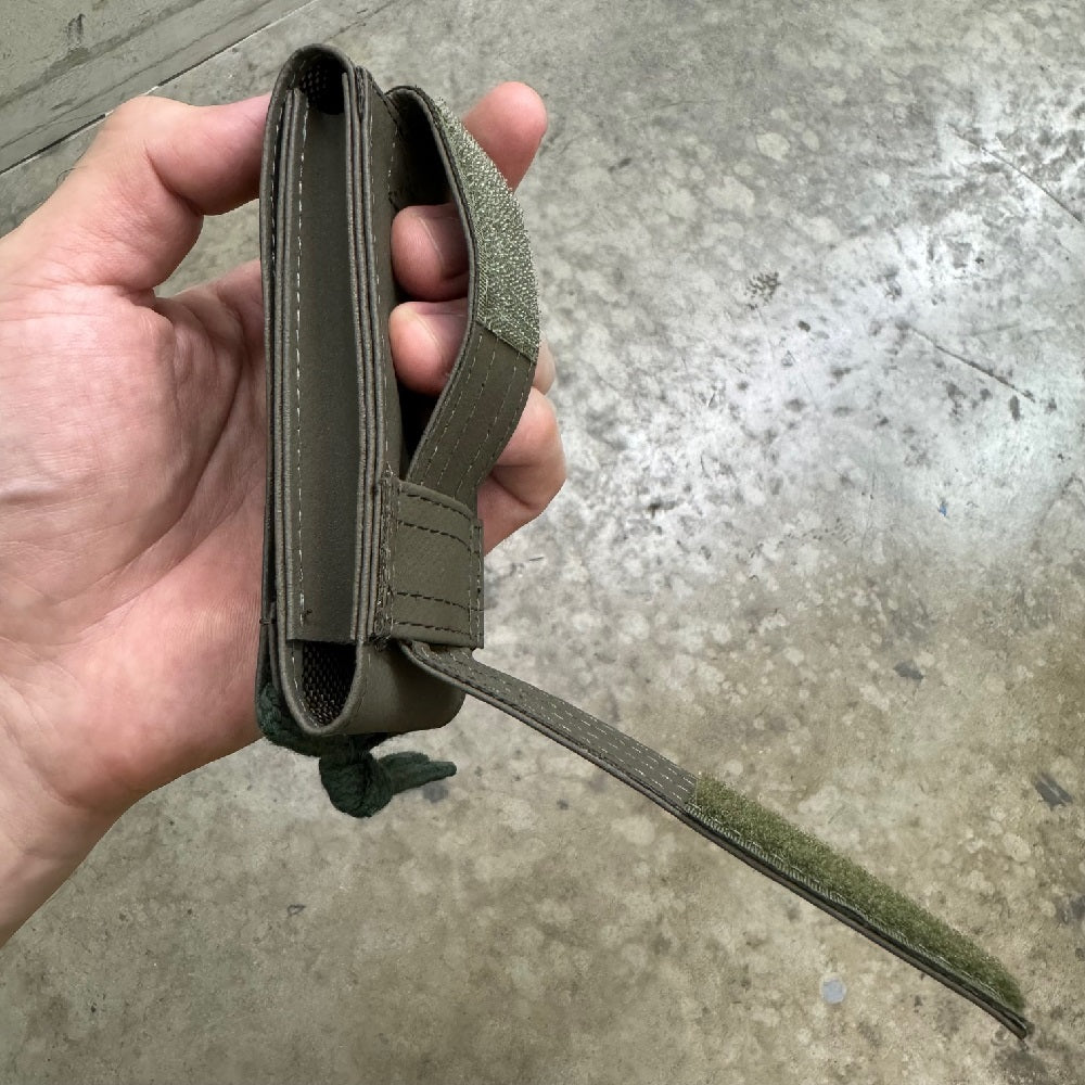 VICTORINOX NYLON BELT POUCH - SUITABLE FOR 111MM KNIVES (OLIVE GREEN)