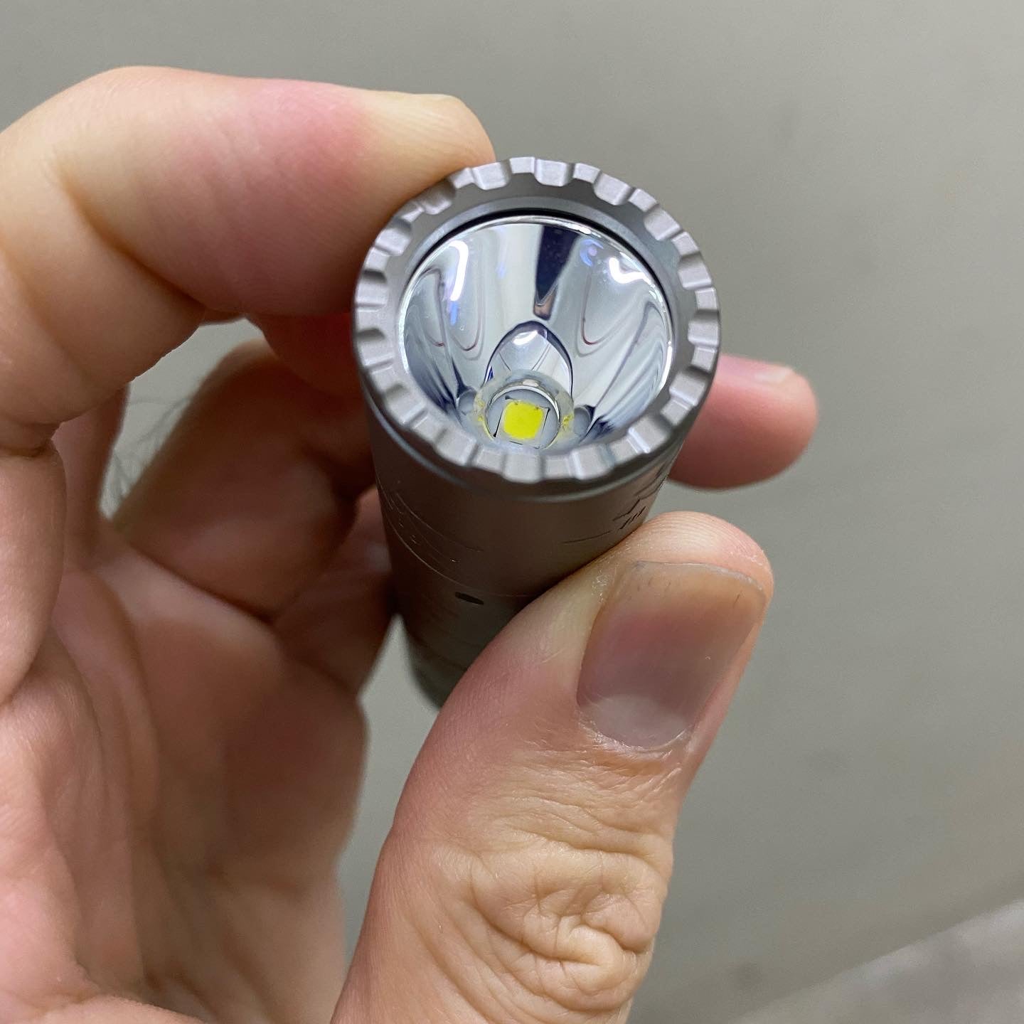 KLARUS K10 10TH ANNIVERSARY LED FLASHLIGHT - CREE XP-L HD V6 - 1200 LUMENS - TITANIUM (INCLUDES 1 X 16340)