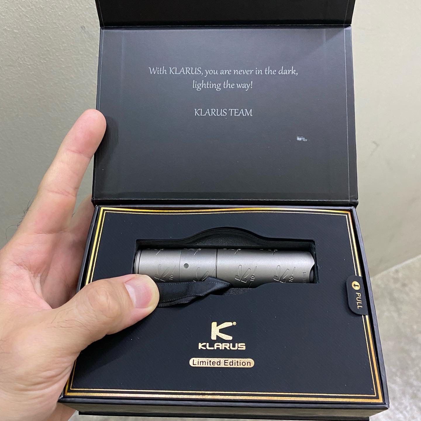 KLARUS K10 10TH ANNIVERSARY LED FLASHLIGHT - CREE XP-L HD V6 - 1200 LUMENS - TITANIUM (INCLUDES 1 X 16340)