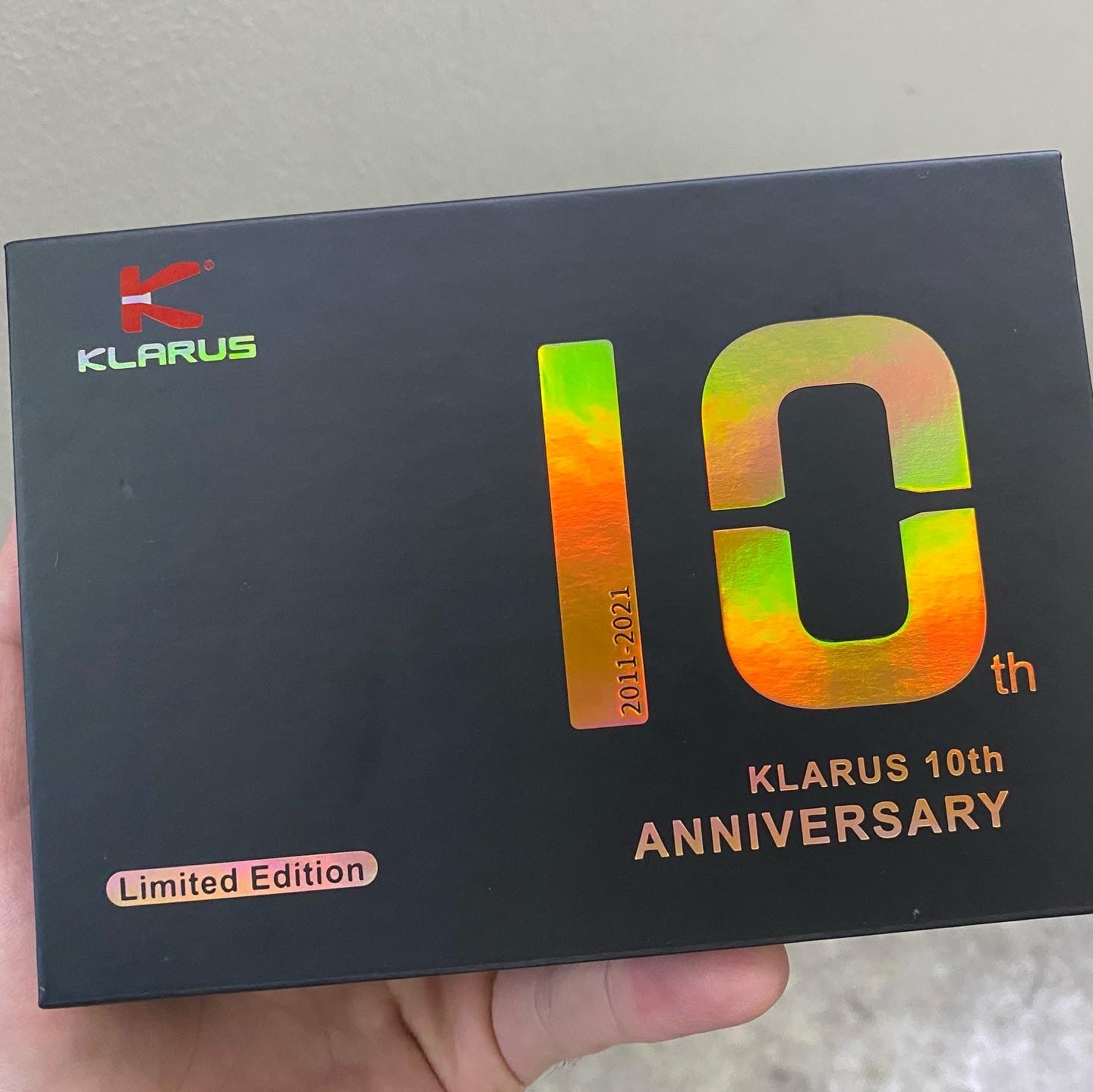 KLARUS K10 10TH ANNIVERSARY LED FLASHLIGHT - CREE XP-L HD V6 - 1200 LUMENS - TITANIUM (INCLUDES 1 X 16340)