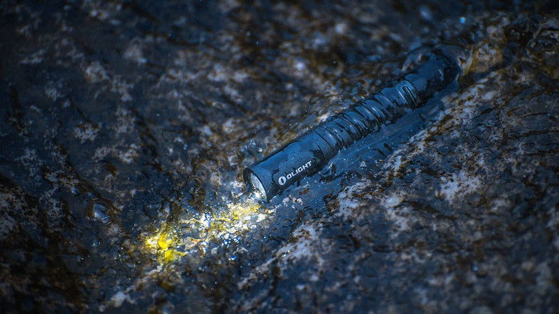 OLIGHT I3T 2 EOS DUAL OUTPUT SLIM EDC FLASHLIGHT (BATTERY INCLUDED) - 200 LUMENS - BLACK