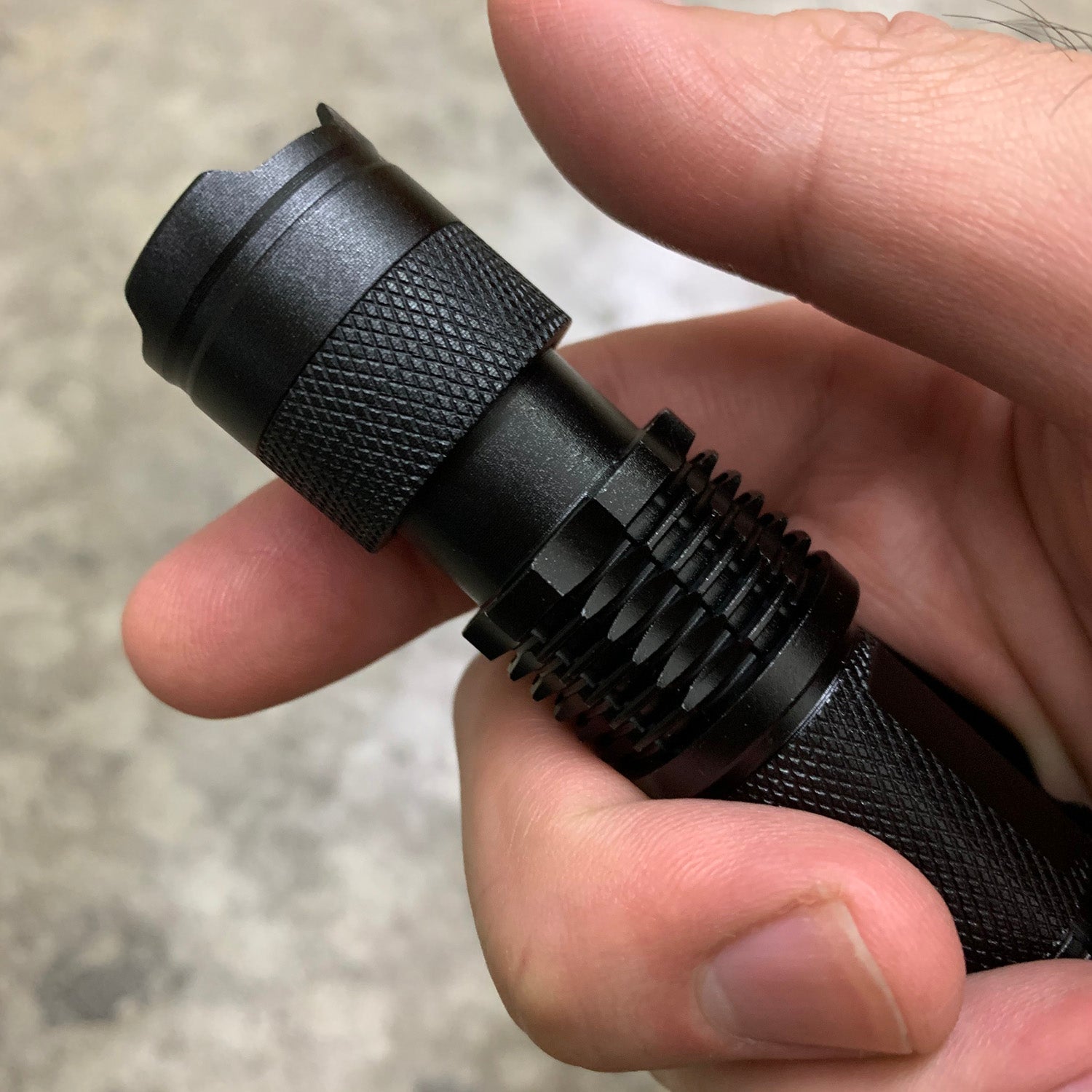 AA POCKET TORCH - 150 LUMENS (Zoom to Throw)