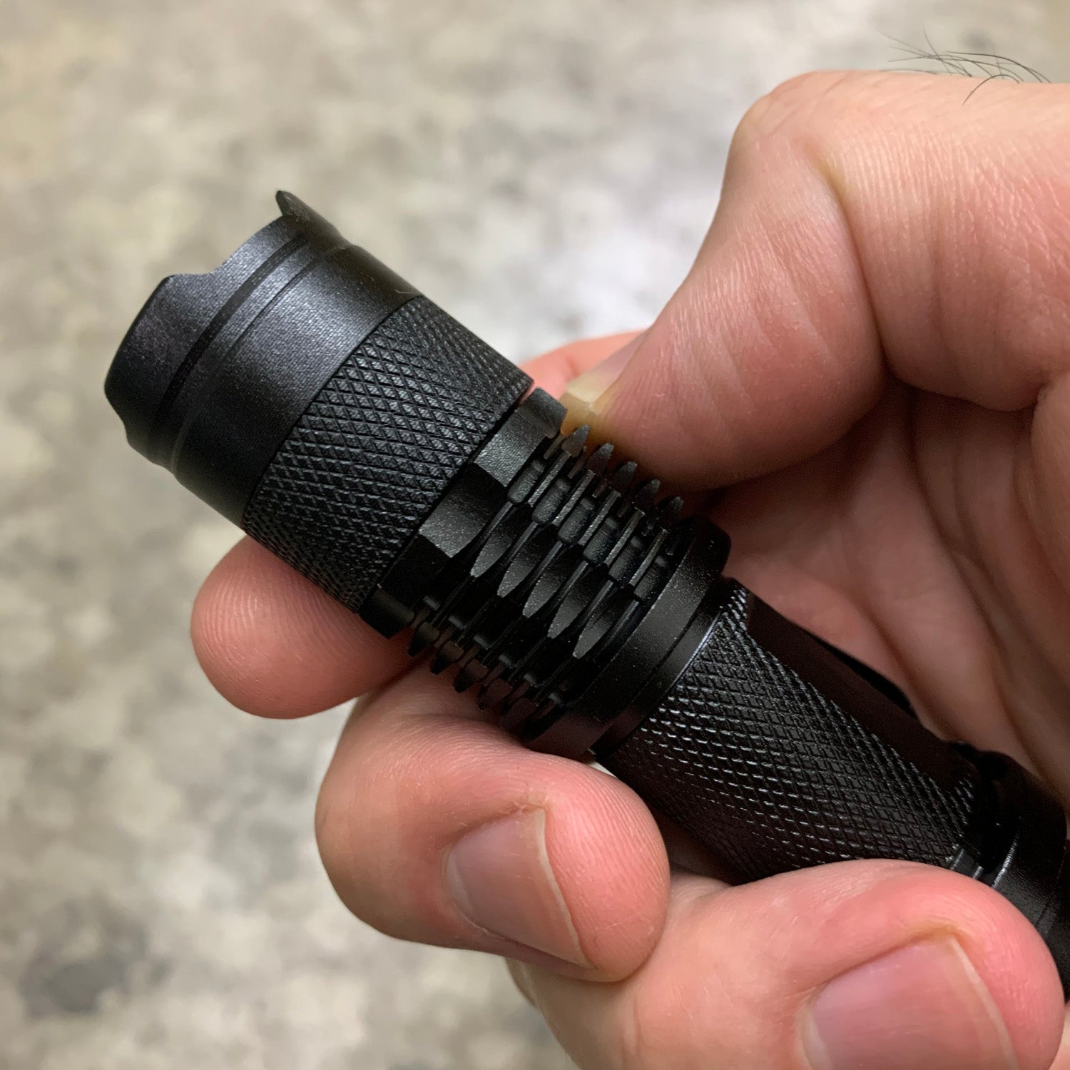 AA POCKET TORCH - 150 LUMENS (Zoom to Throw)