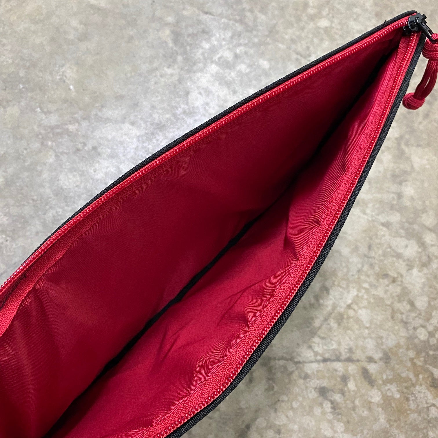TACTICAL LAPTOP SLEEVE 13.3" - 1000D CORDURA (BLACK WITH RED ZIPS)