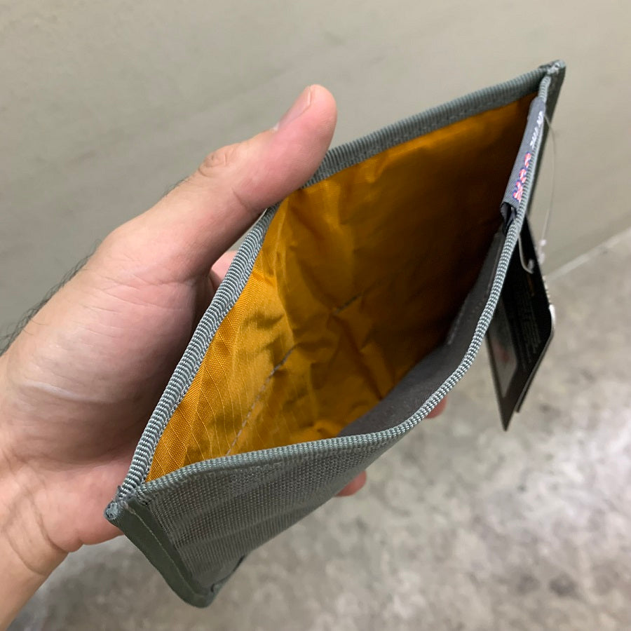 VANQUEST CACHE 2.0 RFID-BLOCKING WALLET (STOCK KEEP TOO LONG, INNER MATERIAL A BIT STICKY)