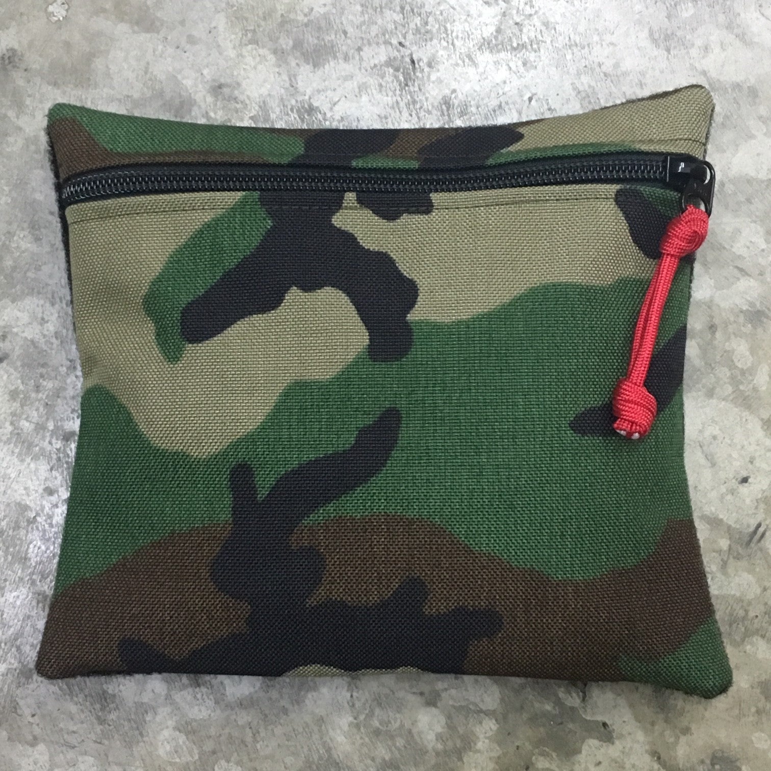 MIL-SPEC EDC POUCH LOOP SIDE VELCRO - 1000 DENIER CORDURA (US WOODLAND CAMO)