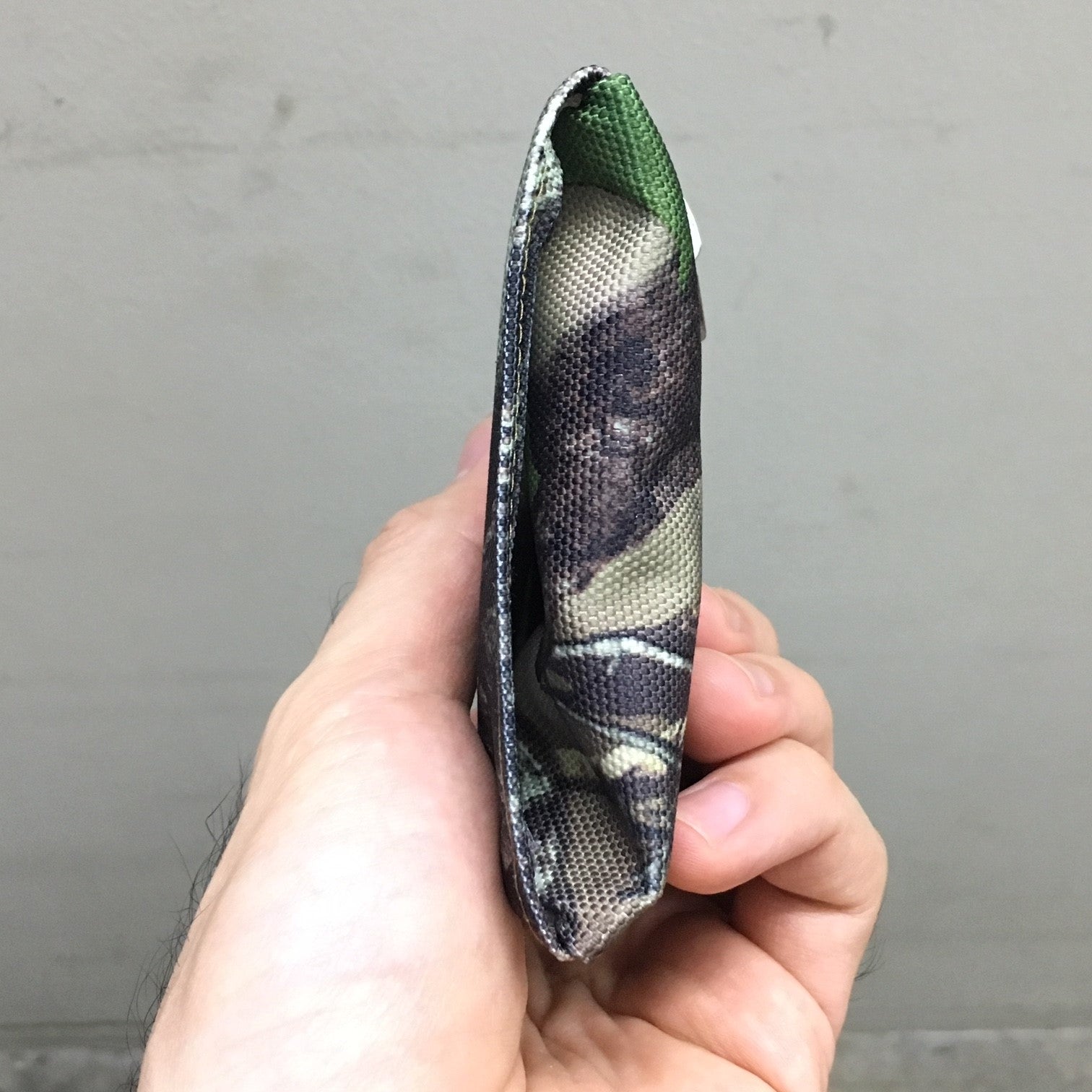 MIL-SPEC KEY WALLET WITH CARD POCKET - 1000 DENIER CORDURA (TRUE TIMBER HTC SPRING)