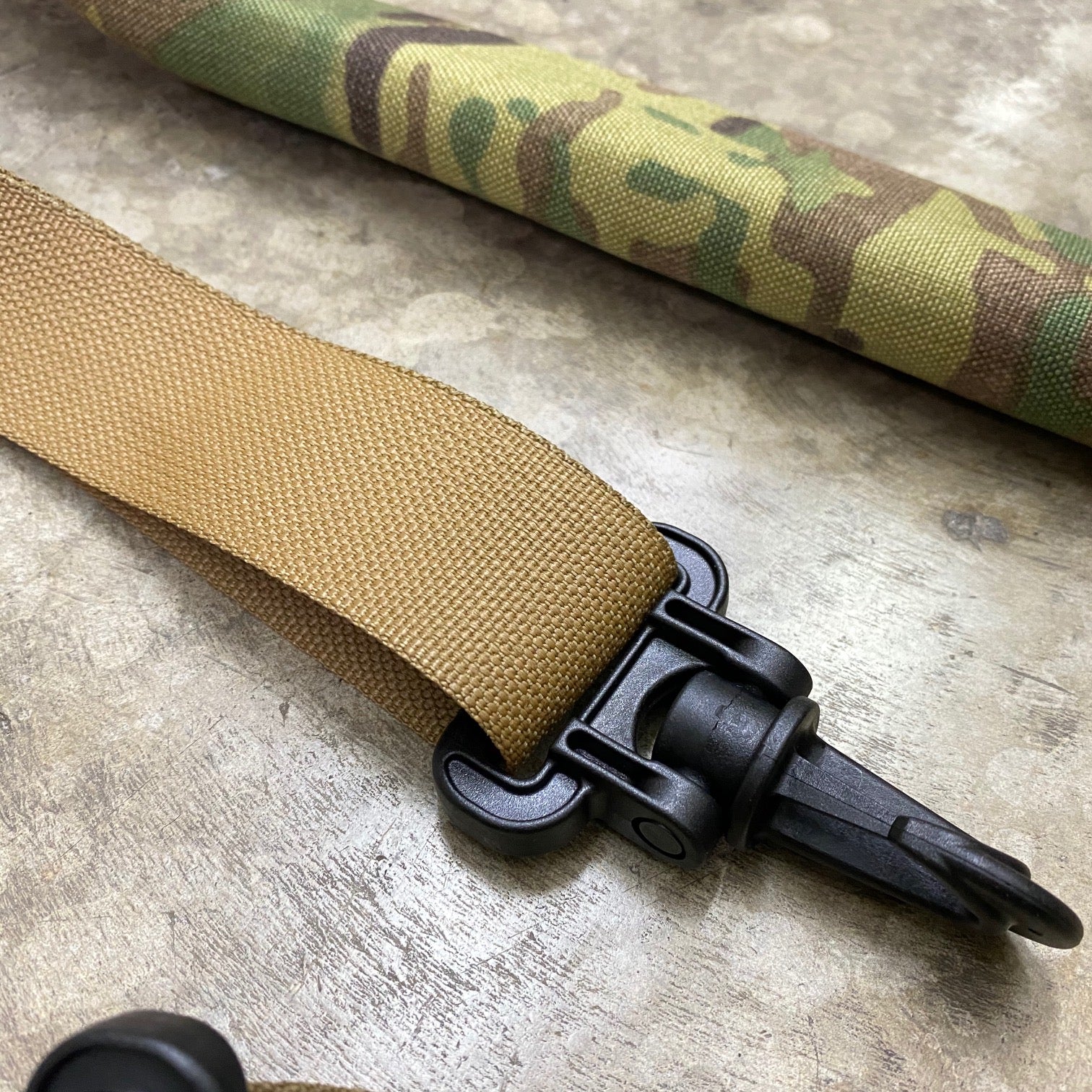 MIL-SPEC PADDED SHOULDER STRAP USING YKK SWIVEL HOOKS - MULTICAM