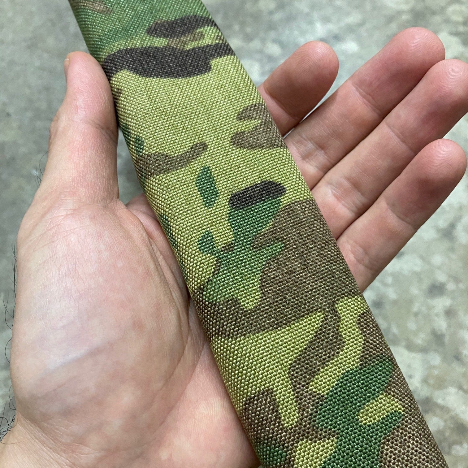 MIL-SPEC PADDED SHOULDER STRAP USING YKK SWIVEL HOOKS - MULTICAM