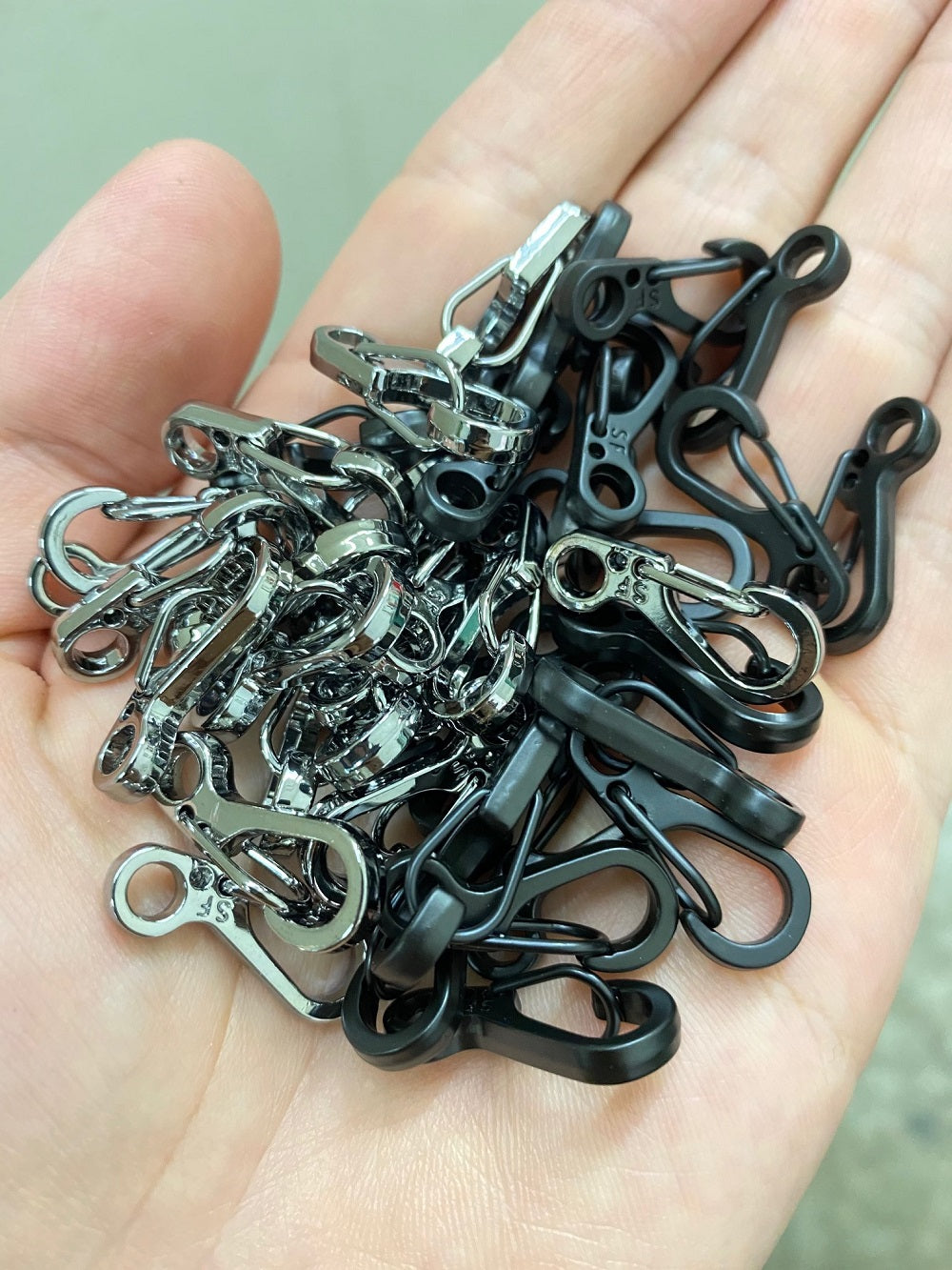 MINI SF PARACORD CARABINERS (2 PIECES - GLOSSY SILVER)