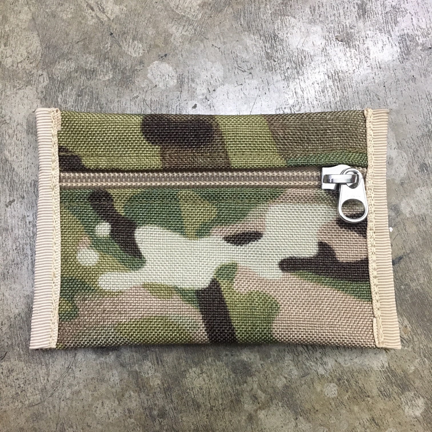 MIL SPEC CARD CASE WITH HOOK SIDE VELCRO - (MULTICAM)
