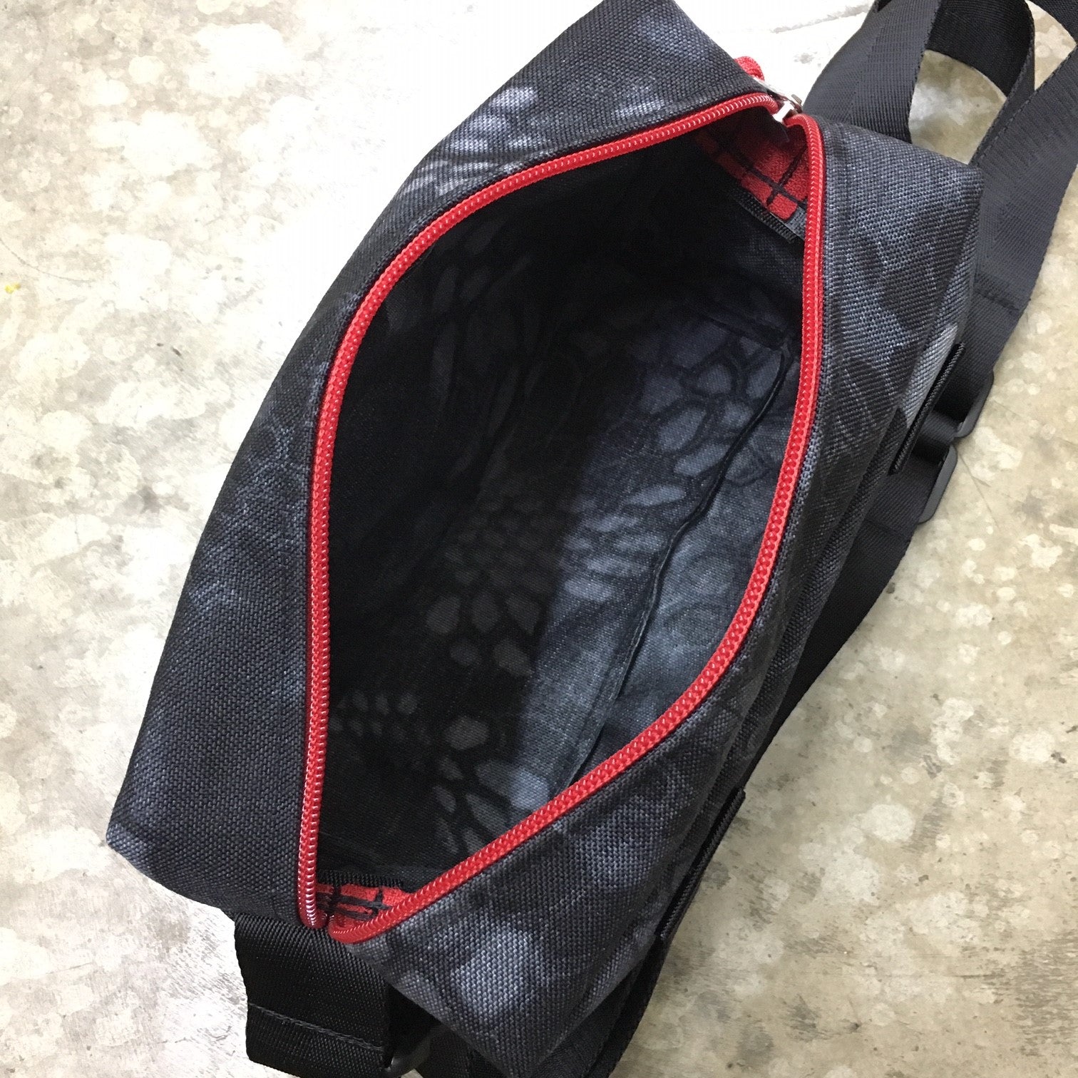 MIL-SPEC SHOULDER SLING BAG - 500 DENIER CORDURA (MULTICAM BLACK)