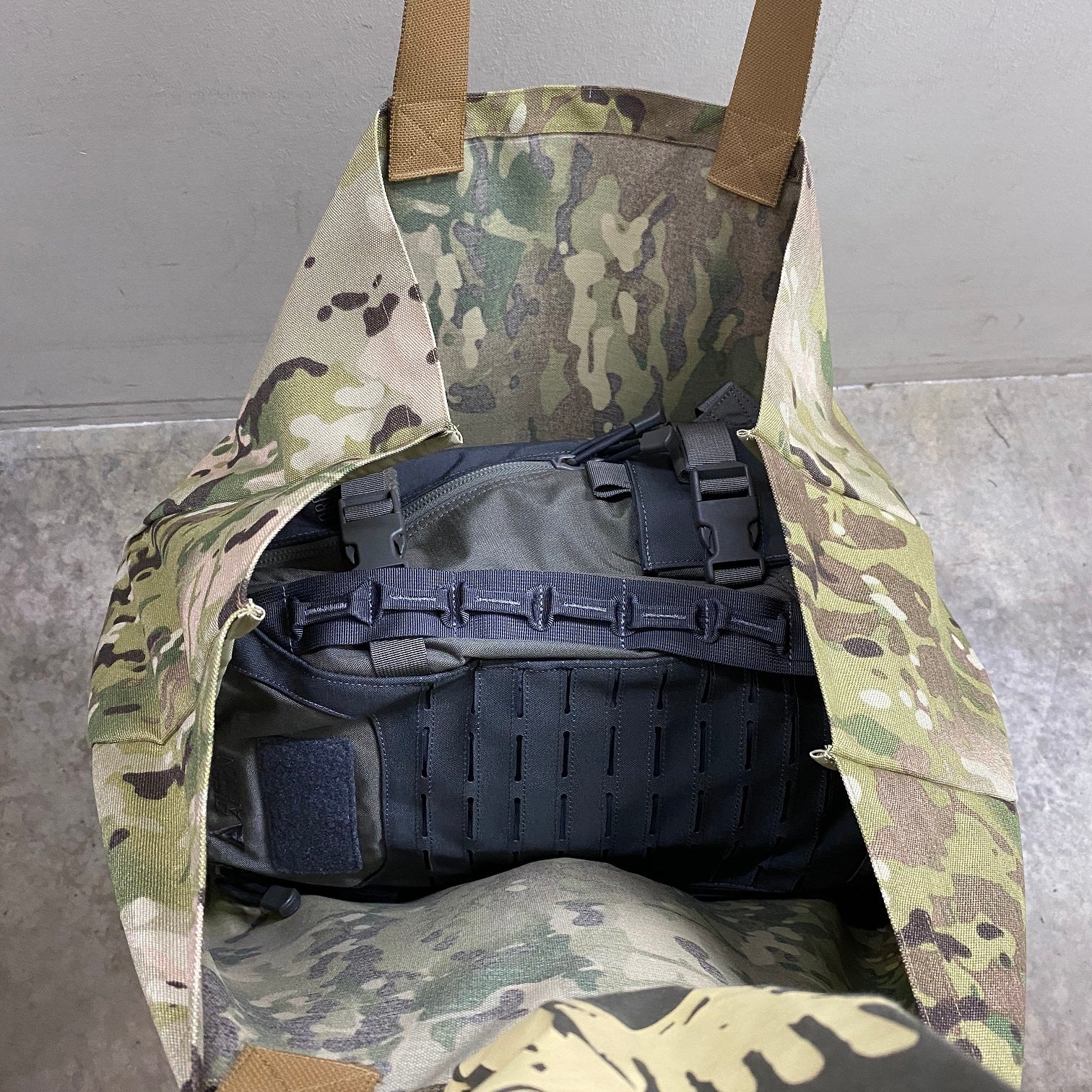 MIL-SPEC BIG BIG TOTE BAG - 1000 DENIER CORDURA (ACU)